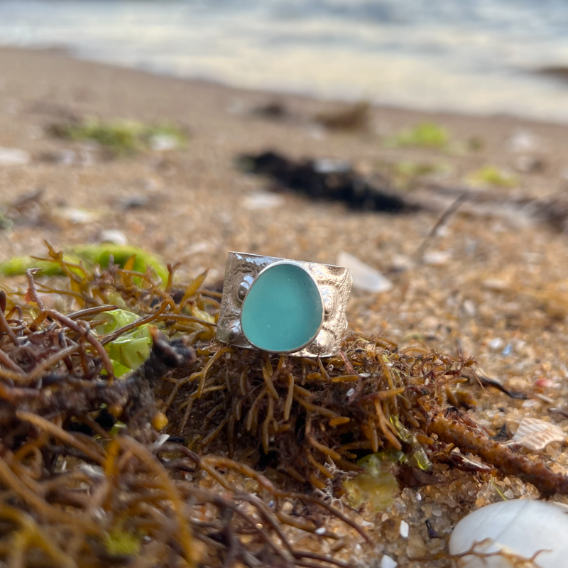 Cast silver sea urchin ring band with ocean teal sea glass by Mornington Sea Glass. Size 7 3/4 or P